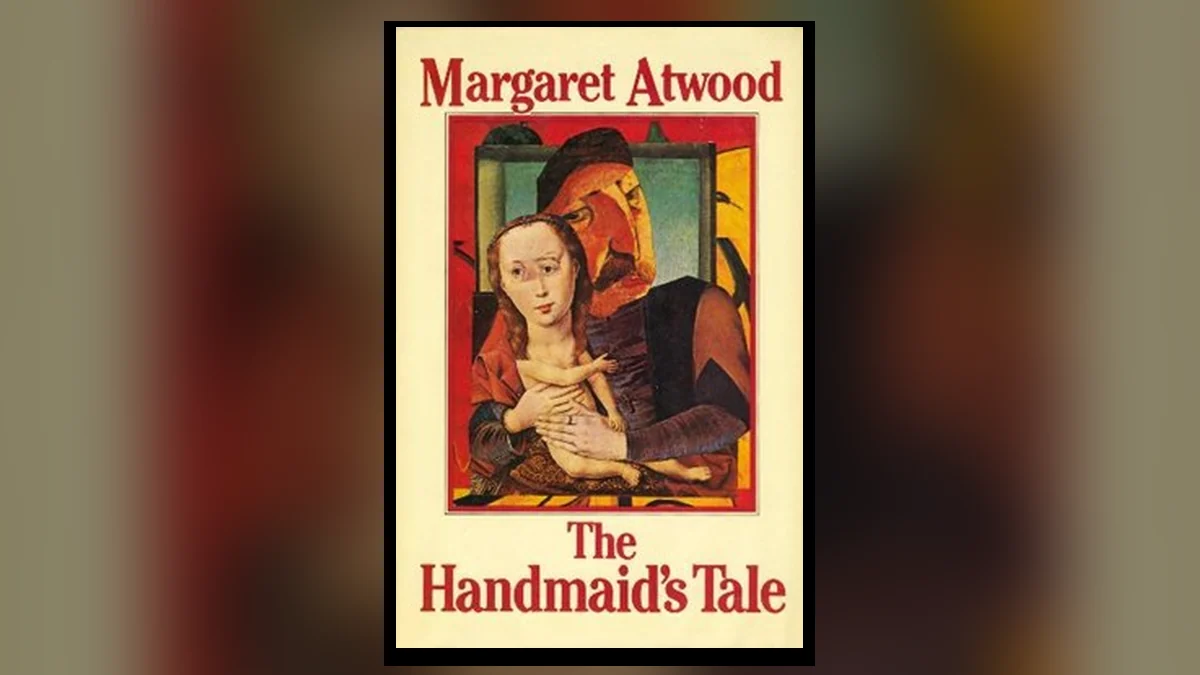Capa de O Conto da Aia de Margaret Atwood — edição da Rocco