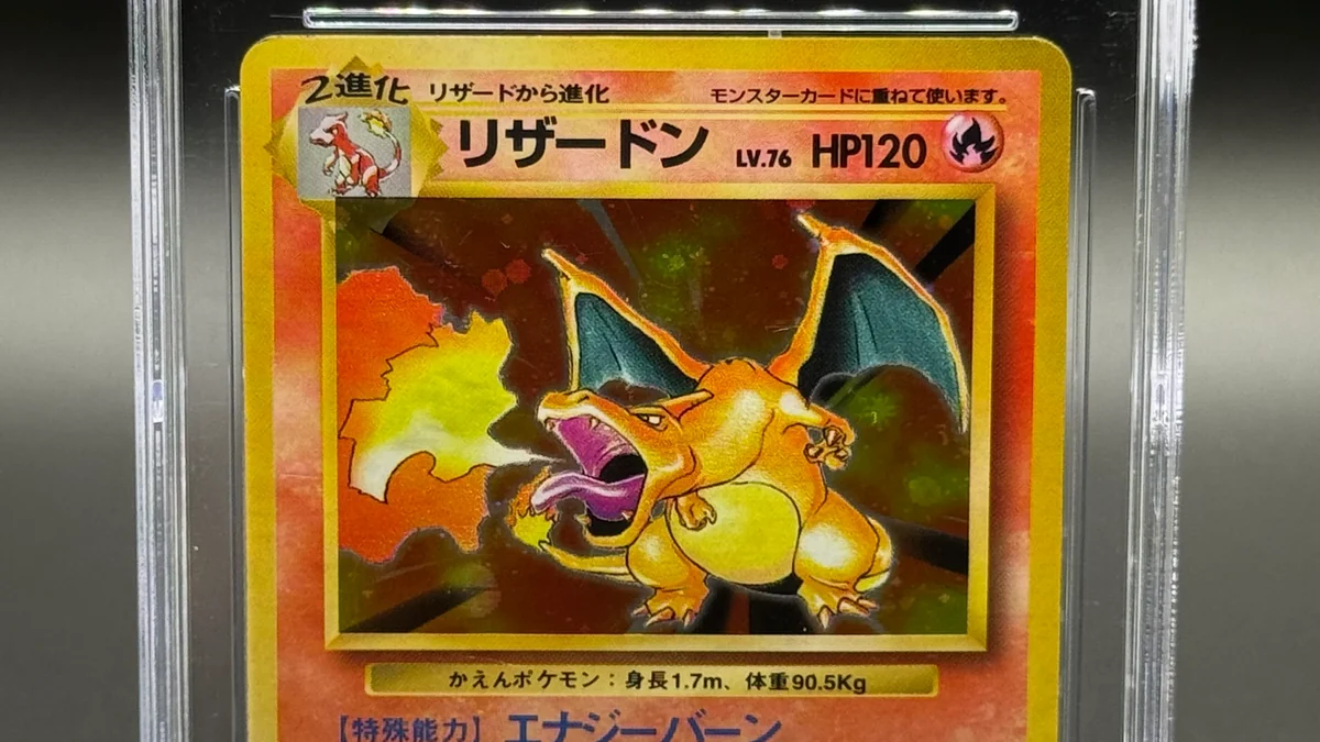 Charizard da Base Set japonesa de 1996, sem símbolo de raridade, avaliado PSA 10, que se tornou o Charizard mais caro já vendido