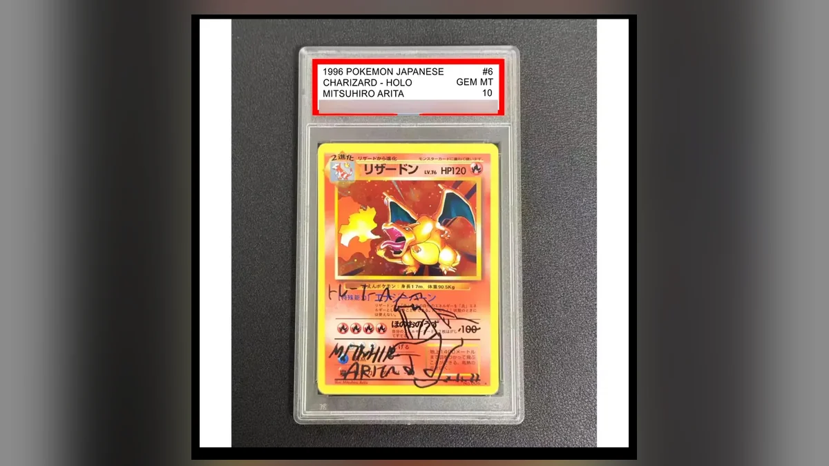 Charizard da Base Set japonesa de 1996, mesma categoria de carta cujo case PSA foi assinado pelo ilustrador Mitsuhiro Arita